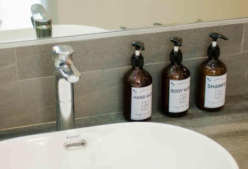 Huoneisto 1 Makuuhuone Allasnäkymä, Noon Village   Tower 2&3