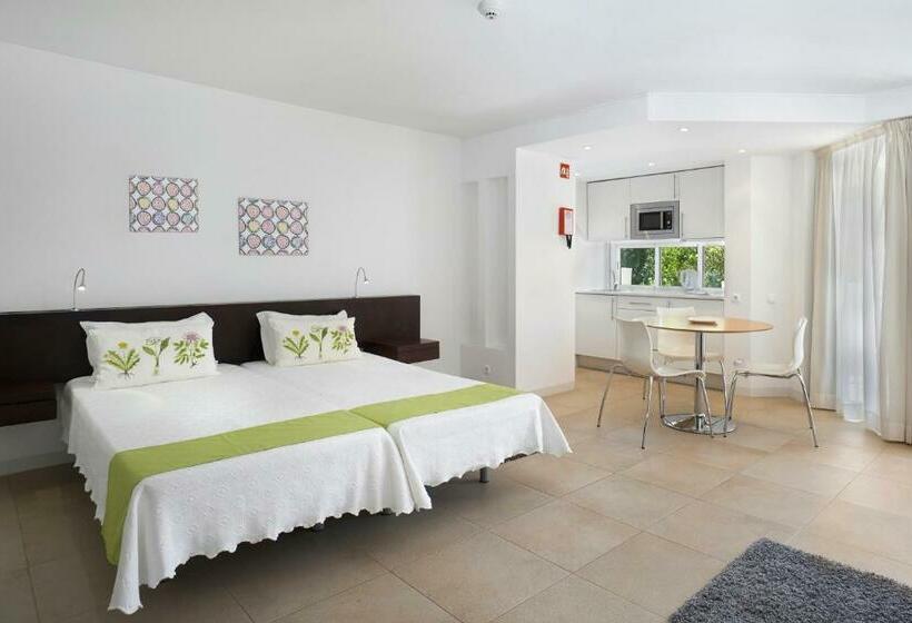 高级工作室, Golden Club Cabanas