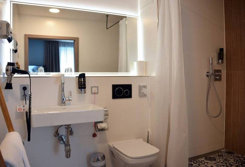 سوییت جونیور, Belle Blue Zentrum