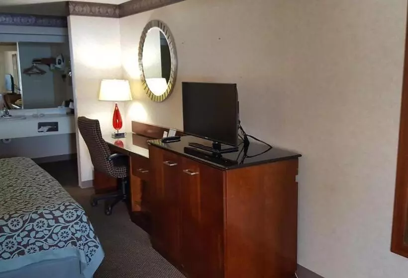 キングサイズベッドのスタンダードルーム, Days Inn By Wyndham Morristown