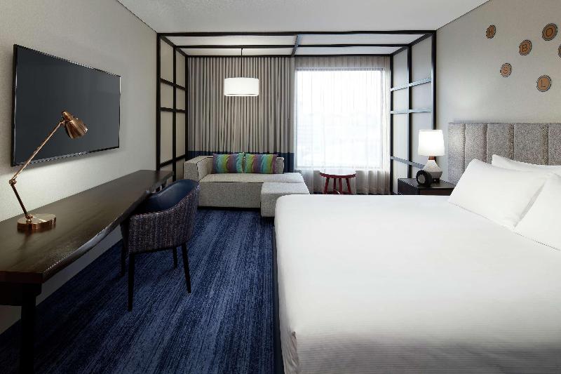 キングサイズベッドのスタンダードルーム, Doubletree By Hilton Montreal