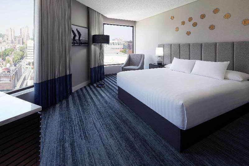 キングサイズベッドのスタンダードルーム, Doubletree By Hilton Montreal