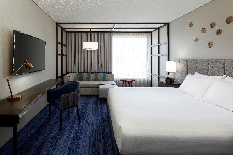 חדר סטנדרט עם מיטת קינג, Doubletree By Hilton Montreal