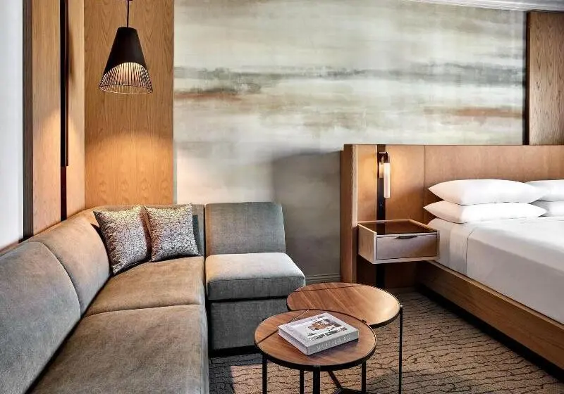 Standard Room King Bed Adapted for people with reduced mobility