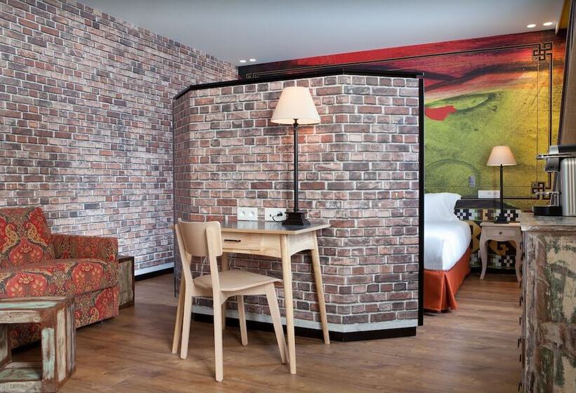 סוויטת ג'וניור, L’antoine