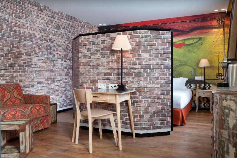 סוויטת ג'וניור, L’antoine