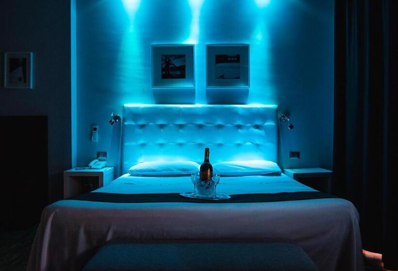 اتاق استاندارد سه نفره, Orcagna