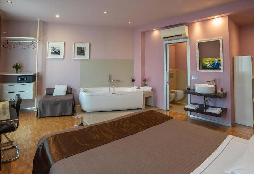 اتاق لوکس با وان آب گرم, Orcagna