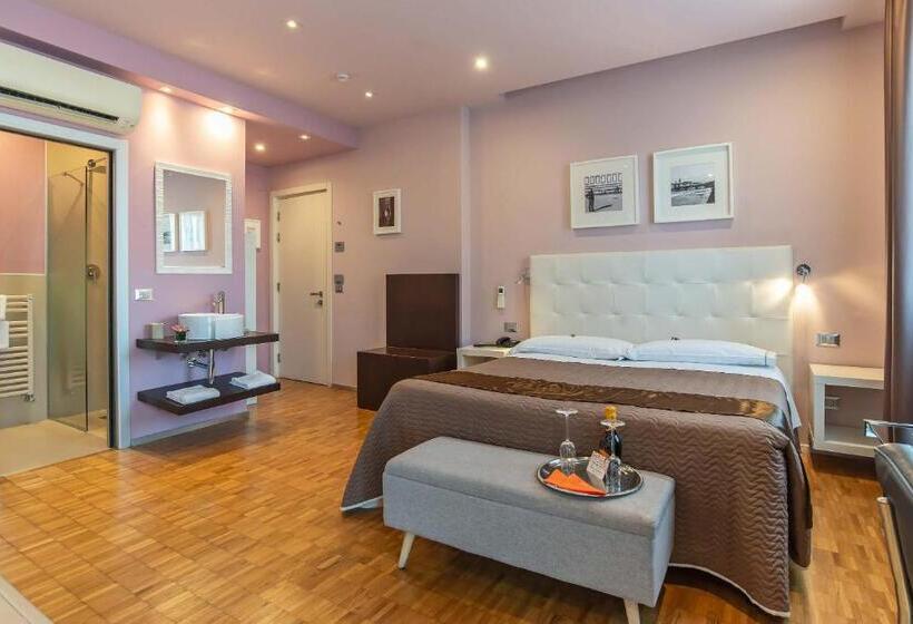 اتاق لوکس با وان آب گرم, Orcagna