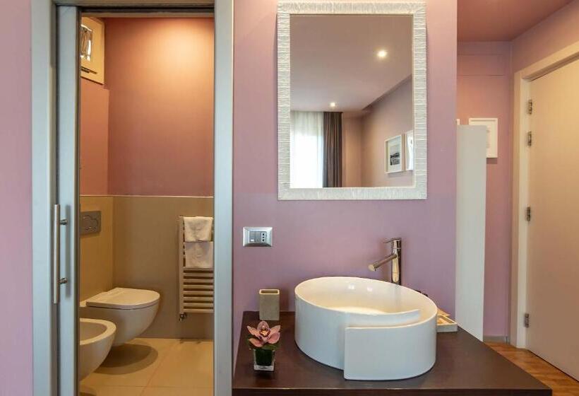 اتاق لوکس با وان آب گرم, Orcagna