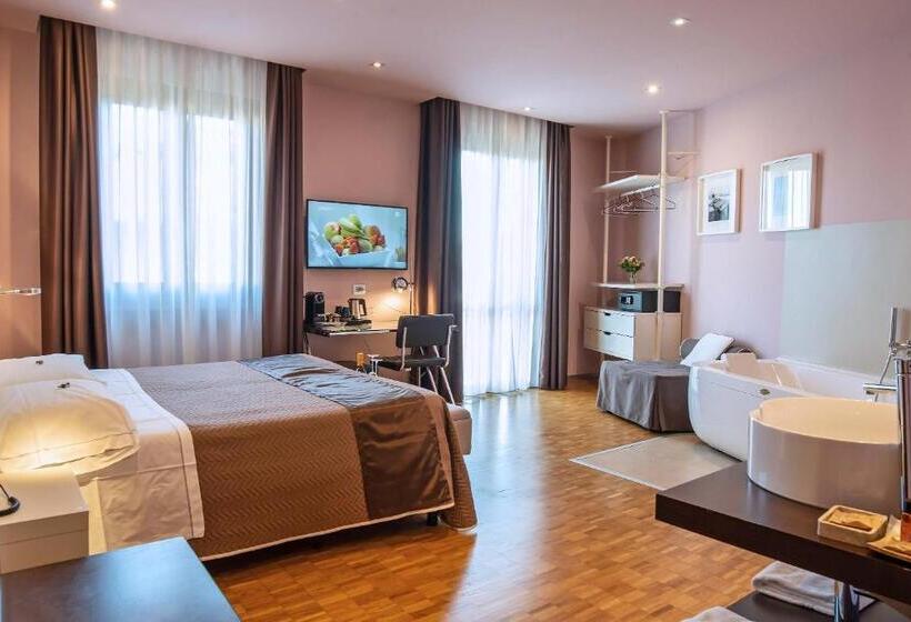 اتاق لوکس با وان آب گرم, Orcagna