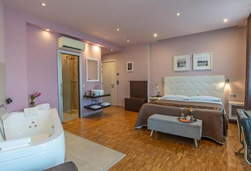 اتاق لوکس با وان آب گرم, Orcagna