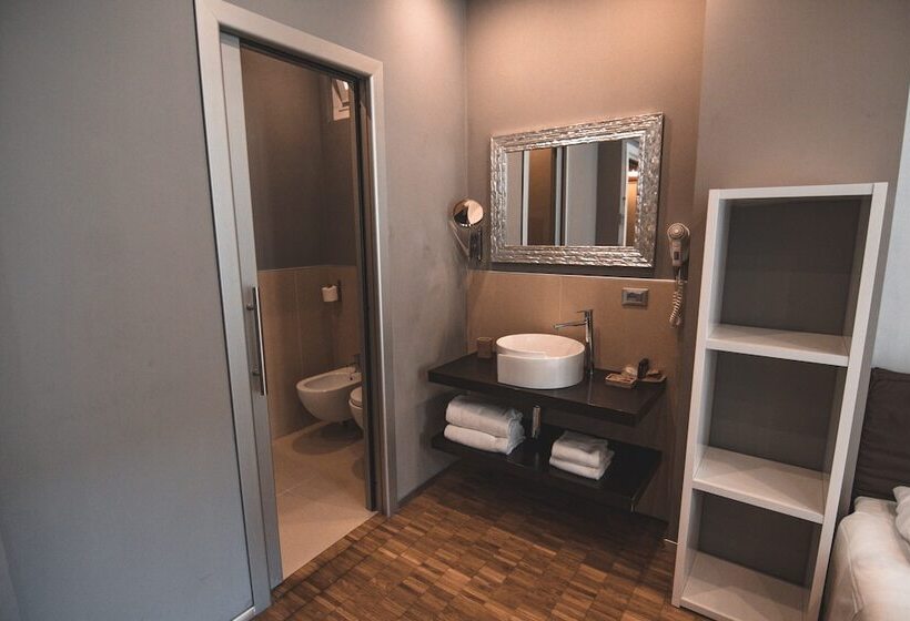 اتاق استاندارد سه نفره, Orcagna