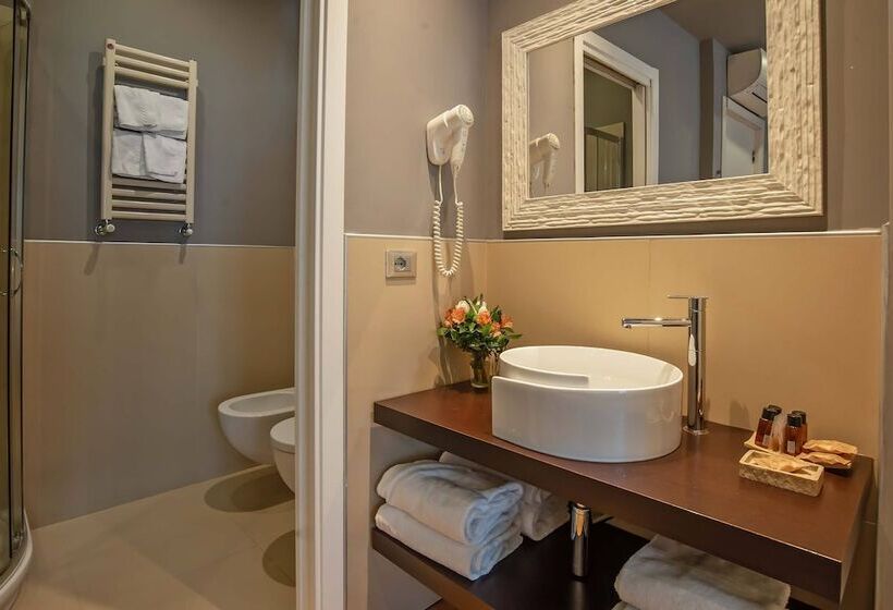 اتاق استاندارد سه نفره, Orcagna