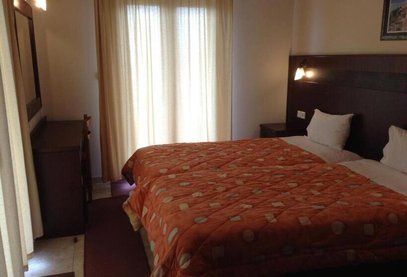 اتاق استاندارد با چشمانداز استخر, Orfeas