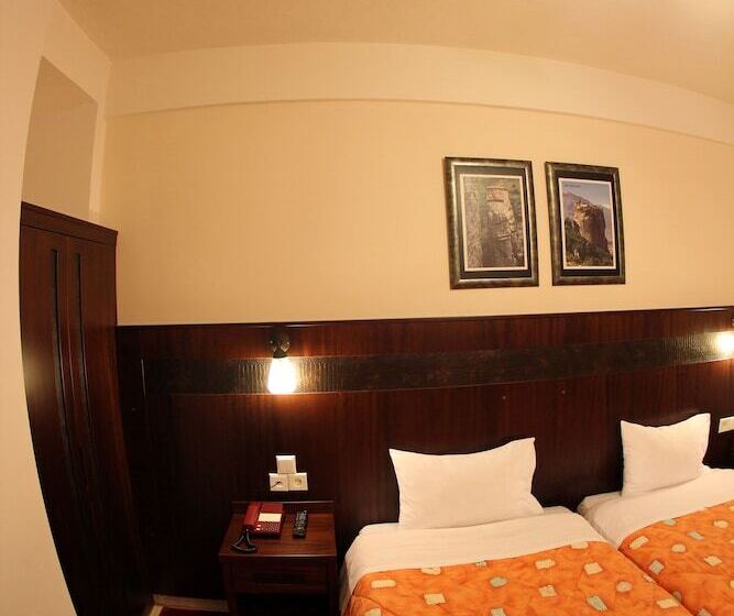 اتاق استاندارد با چشمانداز استخر, Orfeas