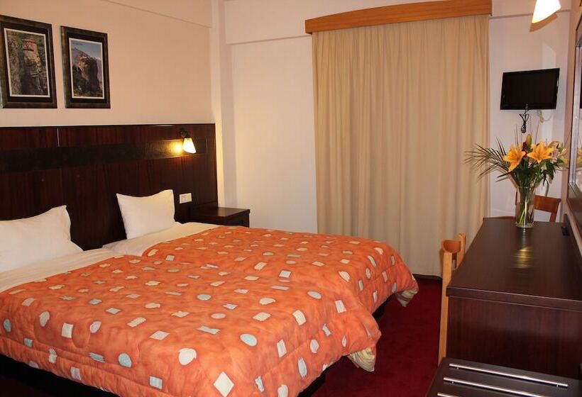 اتاق استاندارد با چشمانداز استخر, Orfeas