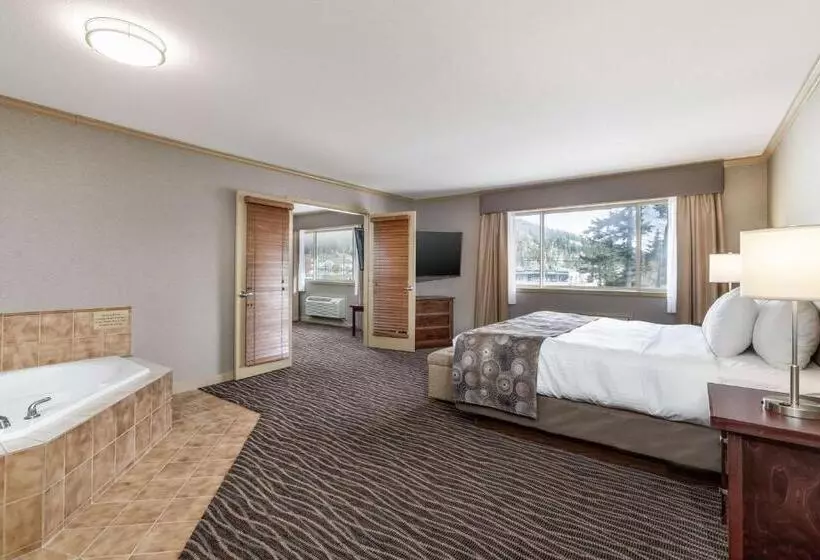 سوئیت با تخت بزرگ, Prestige Radium Hot Springs Resort, Worldhotels Crafted