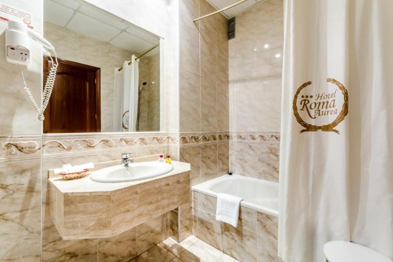 غرفة قياسية ثلاثية, Roma Aurea