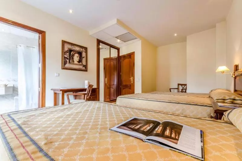 اتاق استاندارد سه نفره, Roma Aurea
