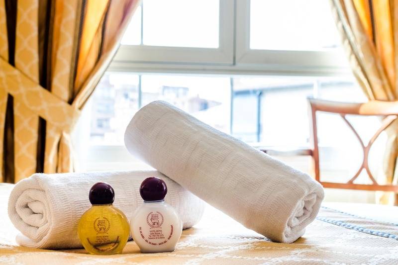 غرفة قياسية ثلاثية, Roma Aurea