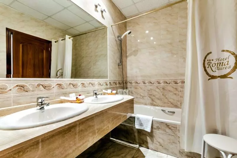 اتاق استاندارد سه نفره, Roma Aurea