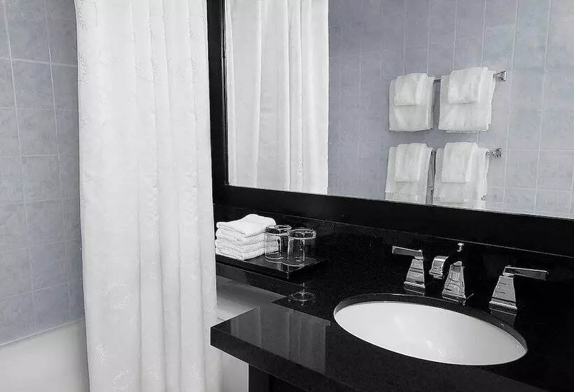 اتاق استاندارد با 2 تخت دوبل, Sheraton Fallsview