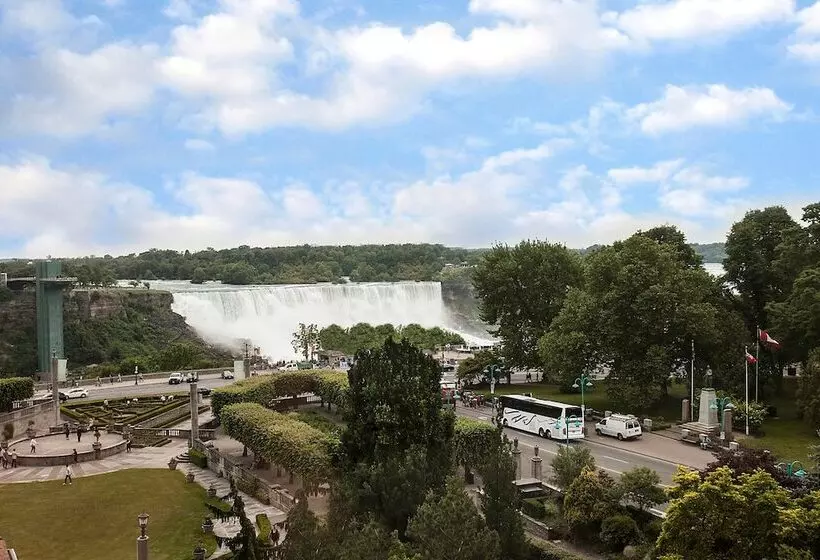 اتاق استاندارد با تخت دوبل و چشم‌انداز, Sheraton Fallsview