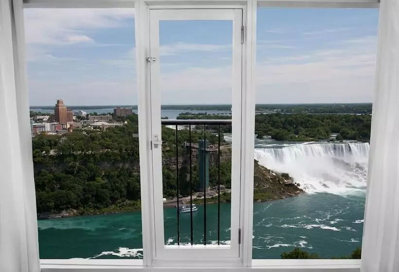 اتاق استاندارد با تخت دوبل و چشم‌انداز, Sheraton Fallsview