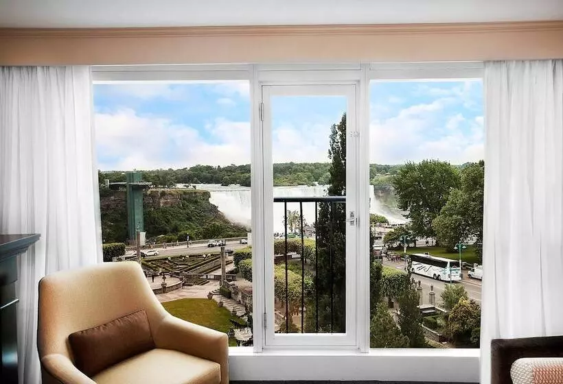 اتاق استاندارد با تخت دوبل و چشم‌انداز, Sheraton Fallsview