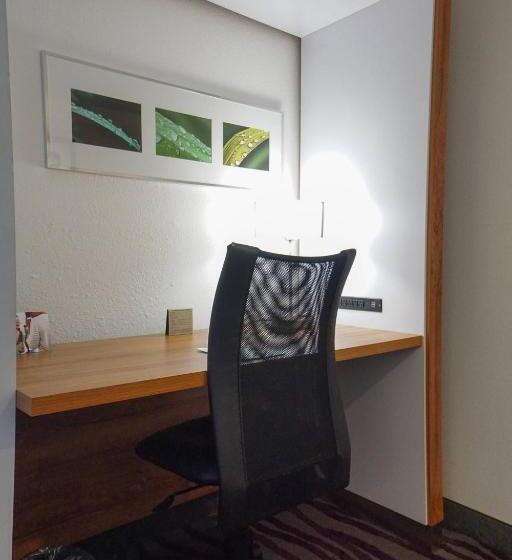 Suite King Size Bed, Springhill Suites By Marriott Savannah Midtown