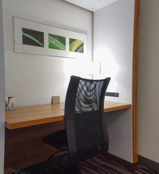 キングサイズベッドのスイートルーム, Springhill Suites By Marriott Savannah Midtown