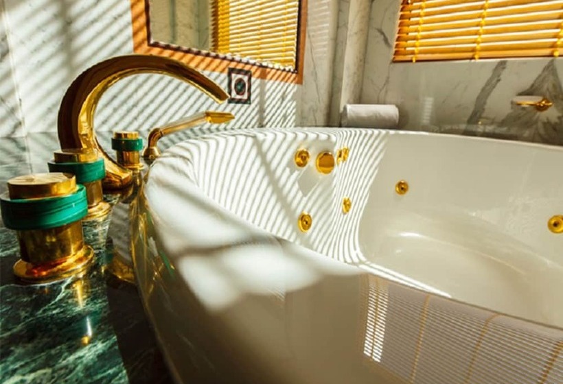 اتاق سوپریور, The Empire Brunei