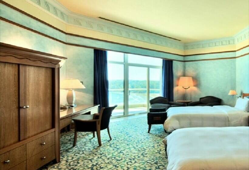 اتاق استاندارد با چشم‌انداز دریا, The Empire Brunei