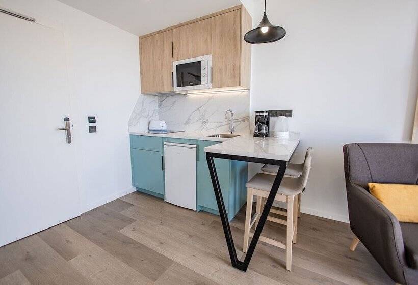 プレミアムスタジオ, Servatur Hartaguna - Adults Only