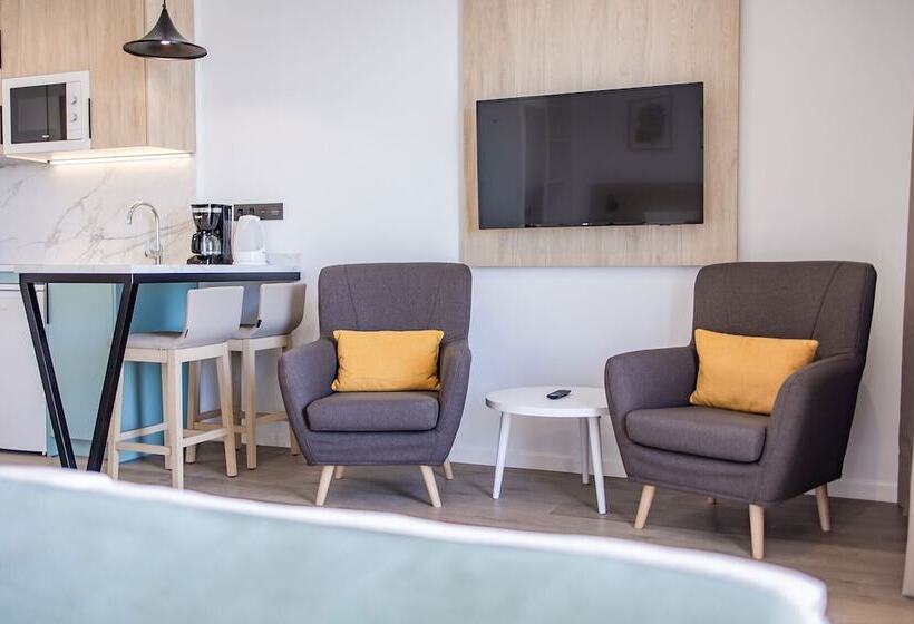 プレミアムスタジオ, Servatur Hartaguna - Adults Only