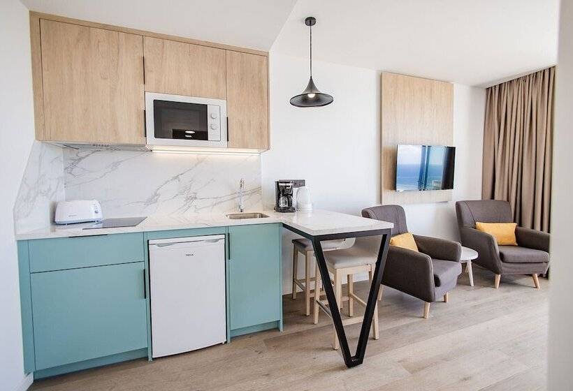 プレミアムスタジオ, Servatur Hartaguna - Adults Only