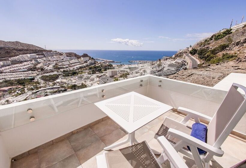 プレミアムスタジオ, Servatur Hartaguna - Adults Only