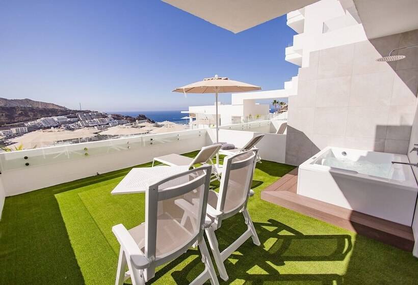 プレミアムスタジオ, Servatur Hartaguna - Adults Only