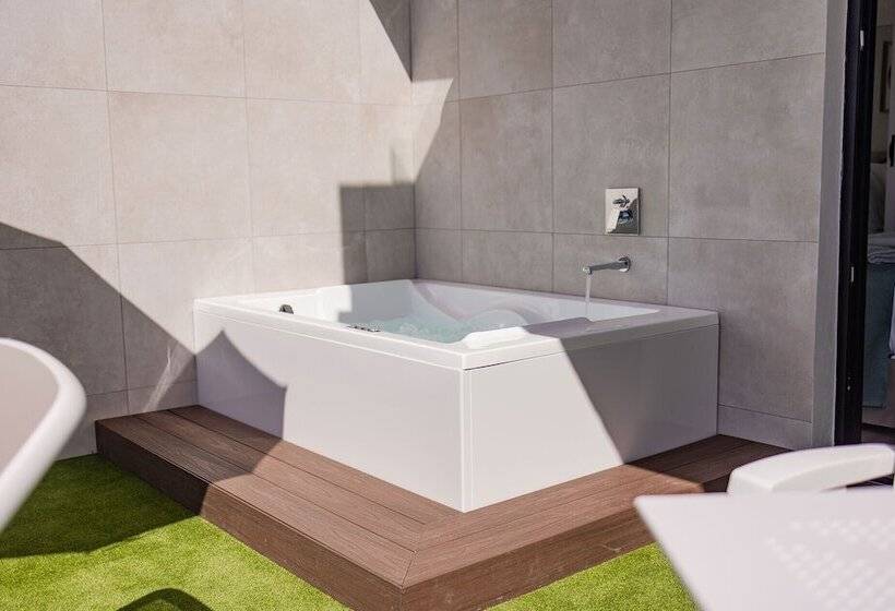 プレミアムスタジオ, Servatur Hartaguna - Adults Only