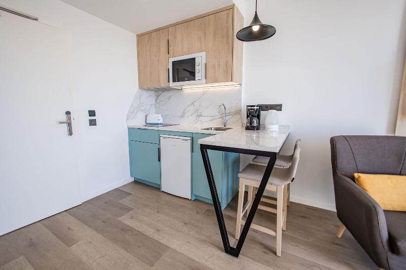 プレミアムスタジオ, Servatur Hartaguna - Adults Only