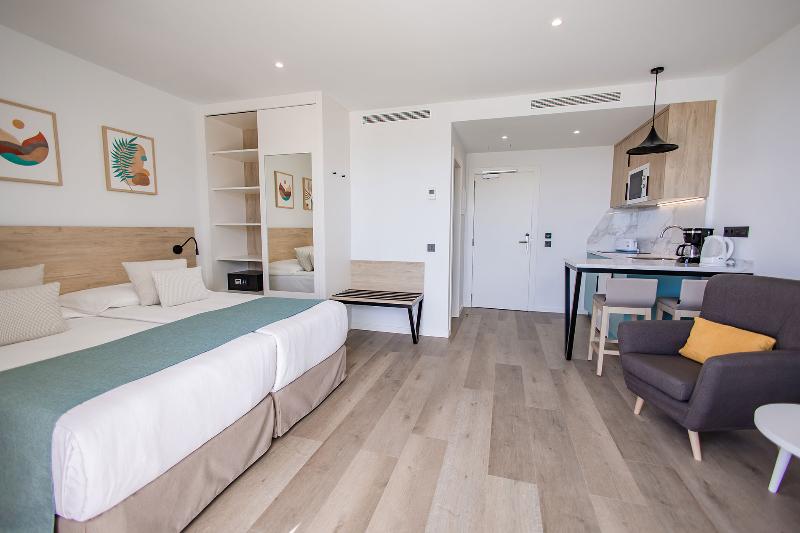 プレミアムスタジオ, Servatur Hartaguna - Adults Only