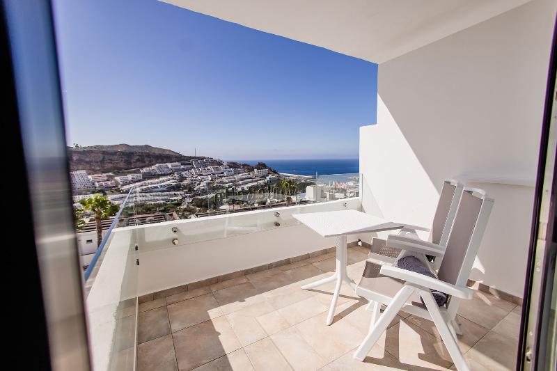 プレミアムスタジオ, Servatur Hartaguna - Adults Only