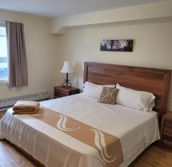 キングサイズベッドのスイートルーム, Muskoka Lakes Hotel And Resorts