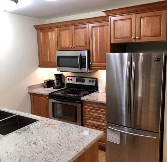 Suite with lake view, Muskoka Lakes Hotel And Resorts