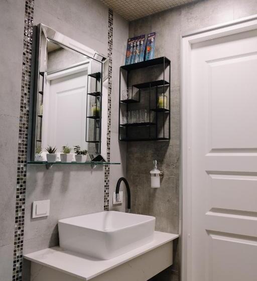 1 Bedroom Penthouse Apartment, Bohema