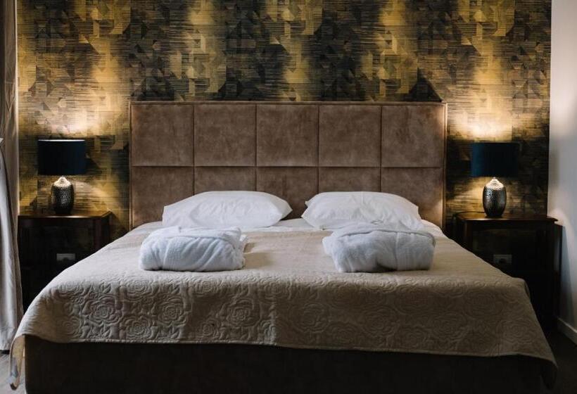 اتاق استاندارد چهار تخته, Bohema