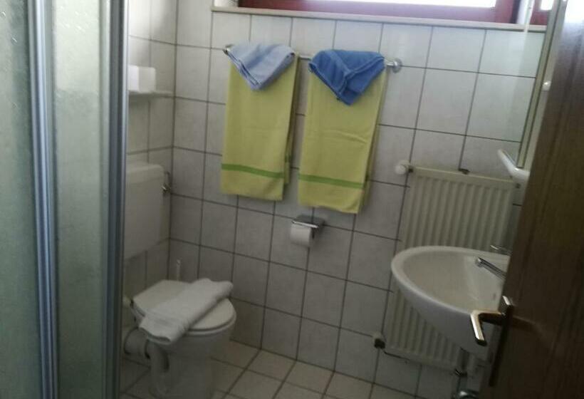 חדר אקונומי, Brauhaus Fröschl