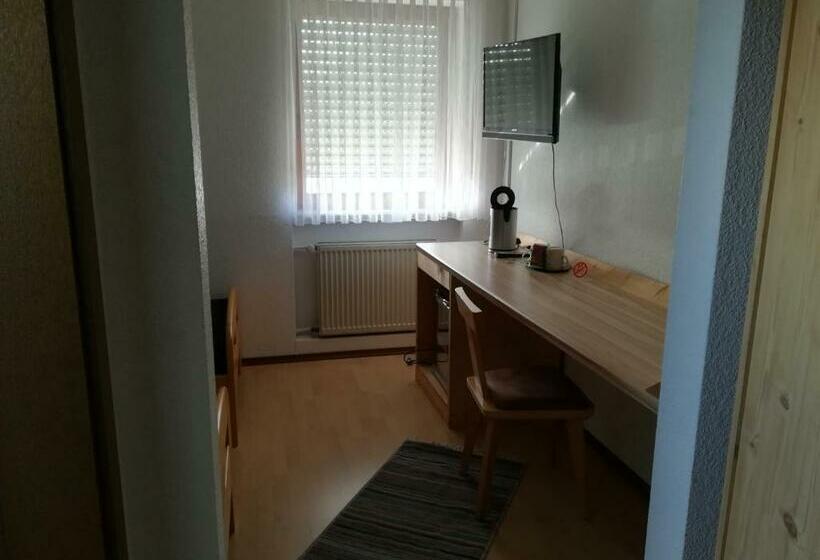 חדר אקונומי, Brauhaus Fröschl