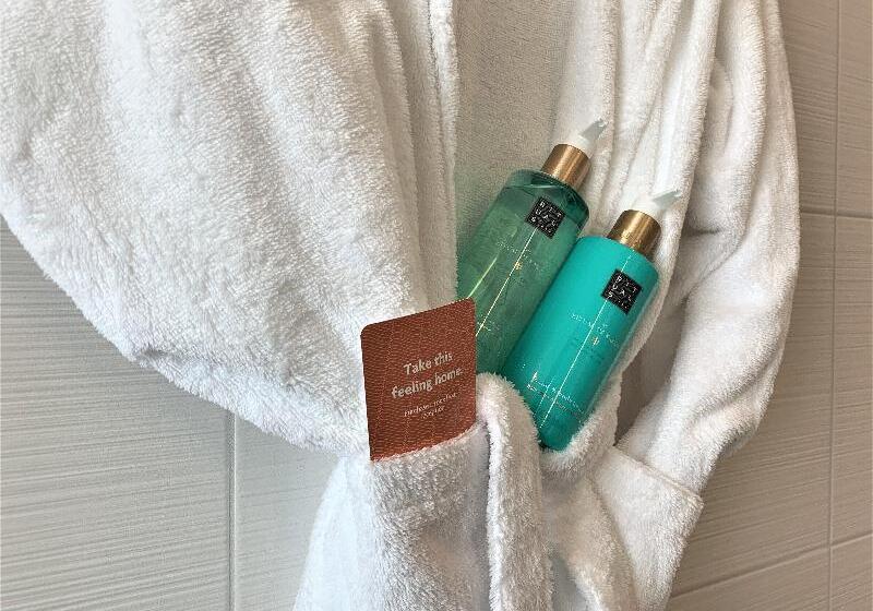 残疾人使用的带特大床的标准间, Crowne Plaza Utrecht   Central Station, An Ihg